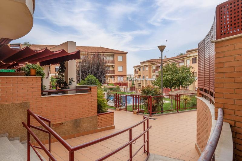 Foto b5d1cf1e-de78-43a8-a04b-fb2be0c5b20c. Piso en calle maría zambrano 1 piso con piscina en alhendin en Alhendín