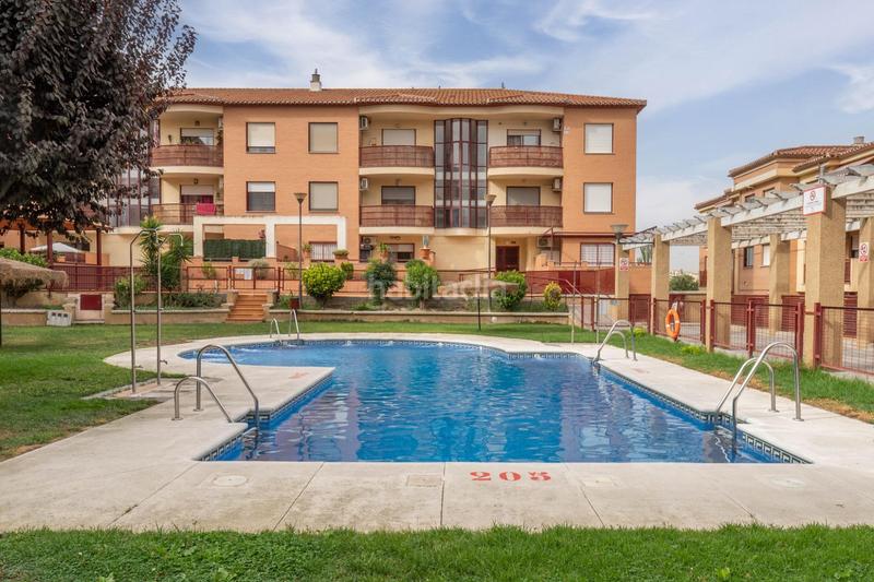 Foto d3970fe3-f4ec-4ba9-9264-c189800df160. Piso en calle maría zambrano 1 piso con piscina en alhendin en Alhendín