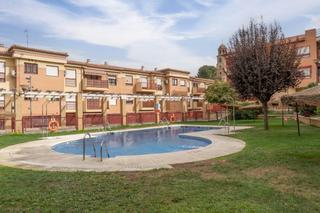 Pis  Calle maría zambrano 1. Piso de 3 dormitorios con piscina en alhendín, junto al ayuntami