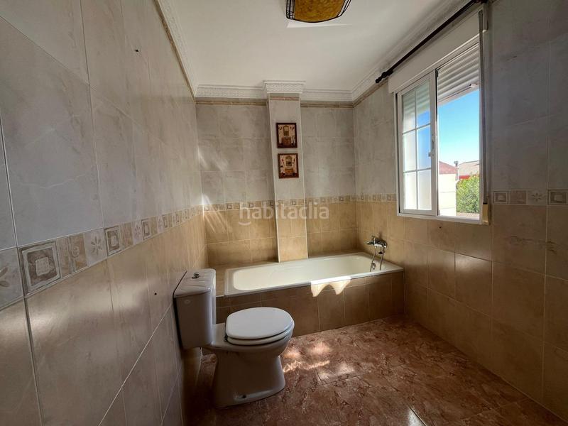 Foto 458e1272-0f95-487d-8e31-5a818dd1fb93. Casa en calle calle londres vivienda haciendo esquina en Vegas del Genil