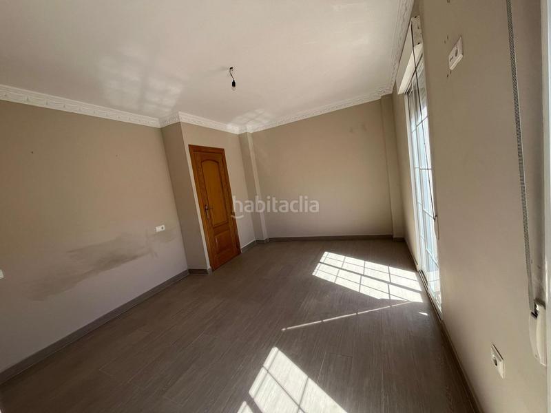 Foto 78f737c0-61fb-4cb3-bfb7-2bdbdf69fa95. Casa en calle calle londres vivienda haciendo esquina en Vegas del Genil