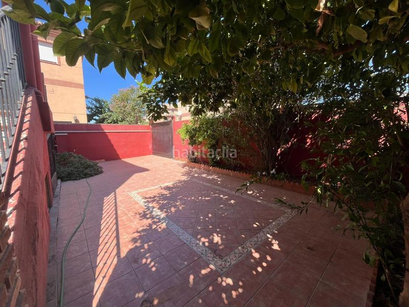 Foto b1bca52d-1a60-451e-8e52-ed3a8c7d2e43. Casa en calle calle londres vivienda haciendo esquina en Vegas del Genil