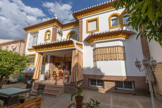 Casa  Calle calle de fuensanta, 24. Espectacular chalet en el centro de atarfe