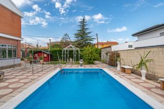 Xalet  Calle de córdoba. Chalet con piscina en otura
