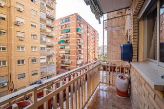 Pis  Calle reina mora. Piso de en vergeles