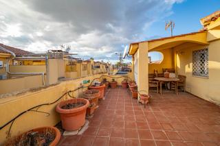 Doppelhaus  Calle paris. Pareada haciendo esquina junto al c.c. nevada