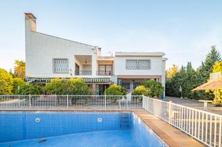 Xalet  Calle carril de santo domingo. Fantástico chalet independiente con piscina en huetor vega