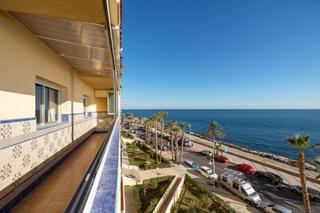 Appartement  Paseo reina sofia. Fantástico piso en primera linea de playa