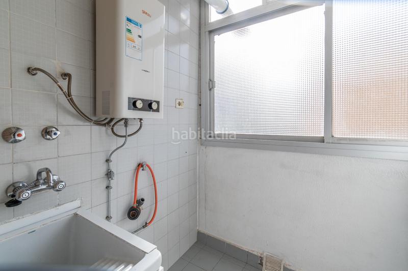 Foto b3ba6538-a464-4b17-813a-33a5aa13c96b. Piso  con garaje junto al carrefour en Barrio de Zaidín Granada