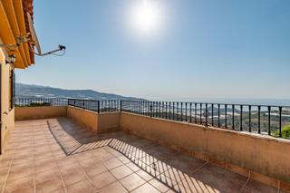Casa  Cerrillo (gua). Chalet con fantásticas vistas en la costa granadina