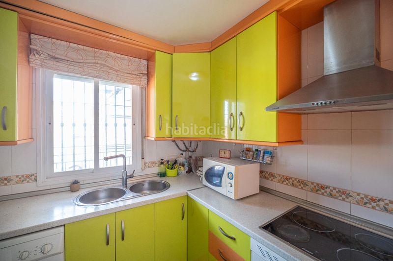 Foto d7d04ca3-1b29-45b0-bd58-da546257a0d5. Pis a calle calle violeta a Las Flores - Huerta Gabias (Las)