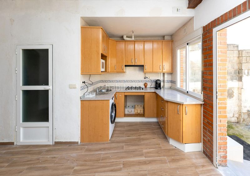 Foto cb542beb-8e0b-45f6-ad02-77b90f3430d0. Casa adossada amb aparcament a Láchar