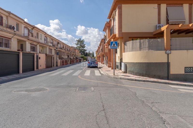 Foto 08e18c00-ba39-4825-8733-4f71e49a55ac. Casa aparellada amb aparcament a Cájar