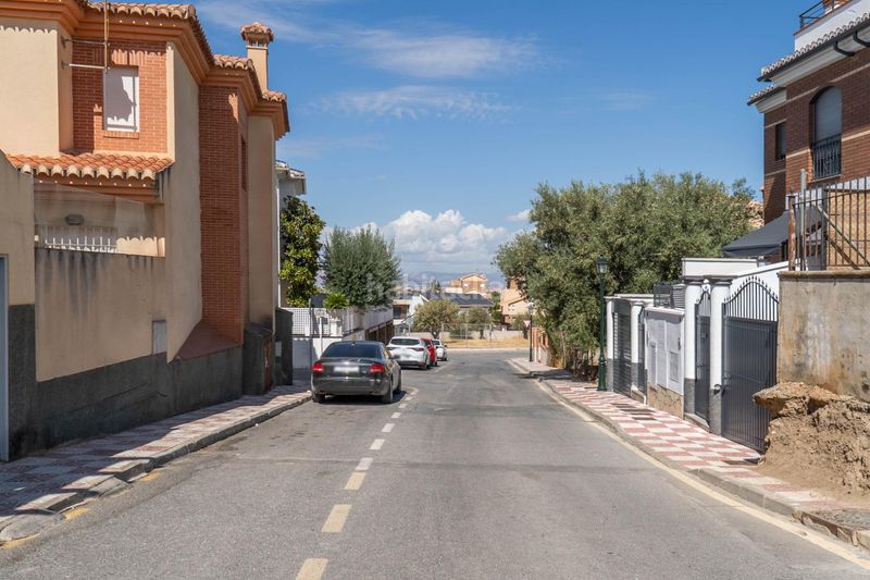 Foto a78ee628-065b-45f8-9e48-36e31b568e4b. Casa aparellada amb aparcament a Cájar