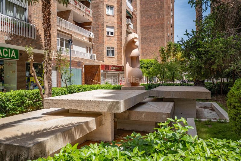 Foto 754078c6-1638-4ea5-b512-0c0912e4f1ec. Pis amb calefacció aparcament piscina a Cervantes Granada
