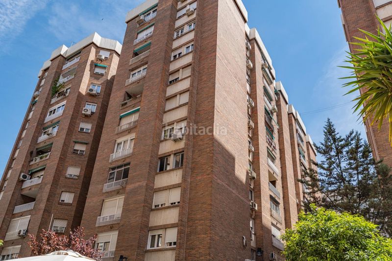 Foto 925e04b6-5033-4d0f-9a1e-ede22e330929. Pis amb calefacció aparcament piscina a Cervantes Granada