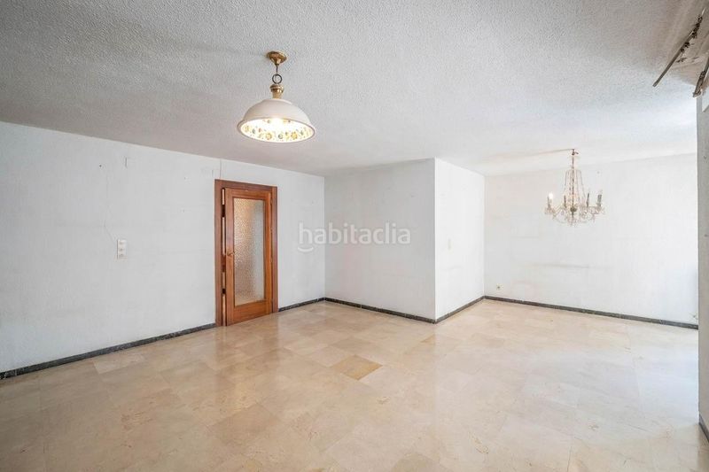 Foto fe1a1098-7806-4843-924c-4e3bcc1d124d. Pis amb calefacció aparcament piscina a Cervantes Granada