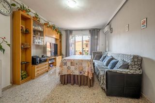 Appartement  Calle francisco de paula valladar serrano 3. Venta de piso en cartuja de 3 dormitorios semireformado y totalm