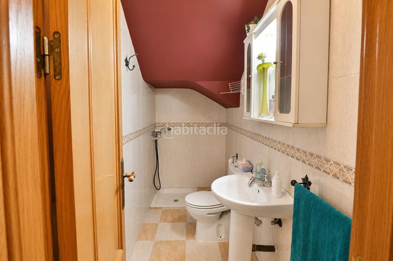 Foto fa73e345-fe5d-43f2-8e6b-4e63d6118991. Casa amb aparcament a Padul