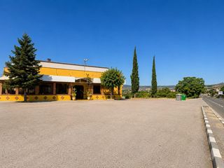 Edificio in Padul. Restaurante montesol, padul