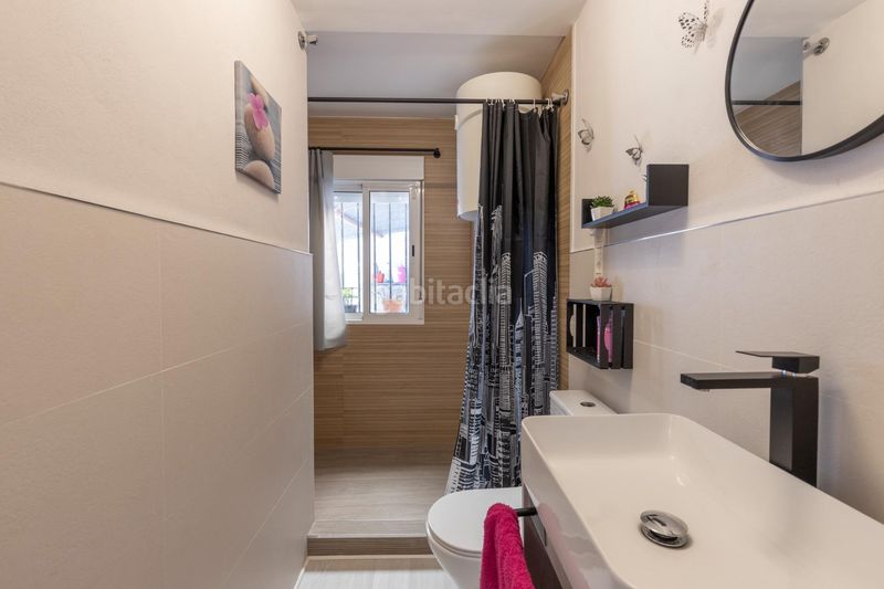 Foto 6ee9b2b9-775a-4e47-a099-76a28fb8f458. Casa aparellada amb aparcament a Malahá (La)