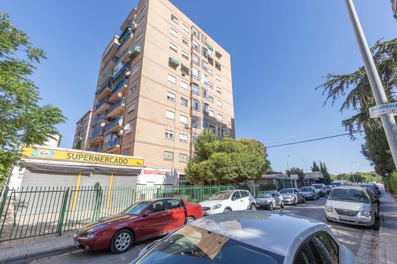 Foto 76c647da-0343-41f5-86da-f360207e68e7. Piso  reformado con terraza y vistas a sierra nevada en Granada