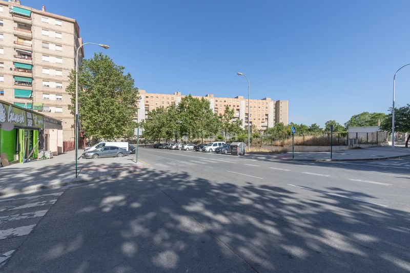 Foto 9185d9f1-c34d-4866-87a4-fc994056b568. Piso  reformado con terraza y vistas a sierra nevada en Granada