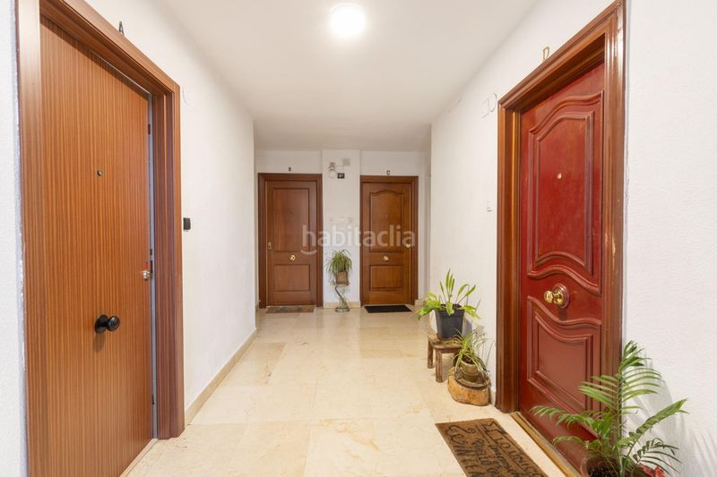 Foto abf319bd-b347-4a4f-9760-c65a397e052c. Piso  reformado con terraza y vistas a sierra nevada en Granada