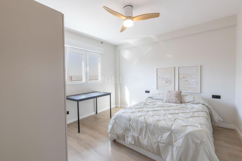 Foto db604bd6-2d69-4695-be36-9d88f8158c4f. Piso  reformado con terraza y vistas a sierra nevada en Granada