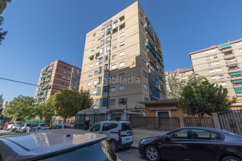 Foto e519afd2-7175-4522-ba31-0cf5c0561dcd. Piso  reformado con terraza y vistas a sierra nevada en Granada