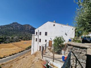 Masia a Villaluenga del Rosario. Oportunidad de edificio en la sierra