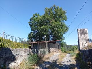 Maison à Carretera de portugal 1. Venta de pisos y apartamentos en lobios ourense