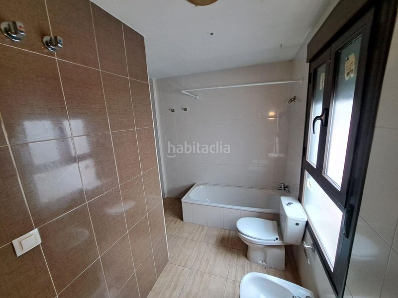 Foto 0c363d81-0a32-46cc-bada-6753d4318bc0. Casa adossada amb aparcament a Lepe