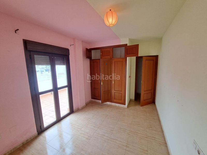Foto 54f046c2-bbef-4d38-b7b8-0f5ca674f2b2. Casa adossada amb aparcament a Lepe
