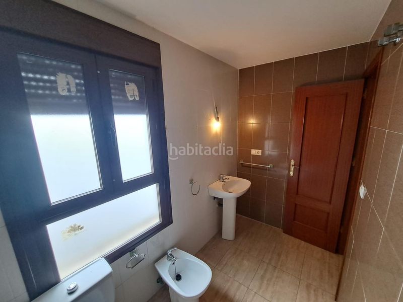 Foto 7248594b-3758-40c0-a08d-113784d49cf9. Casa adossada amb aparcament a Lepe