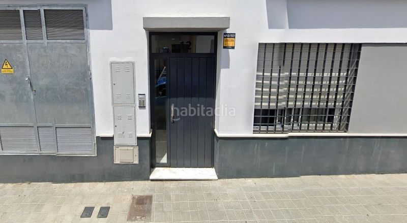 Foto cfadff47-2e2a-4d49-b992-2c89dcf64cc0. Aparcament cotxe a Pilas