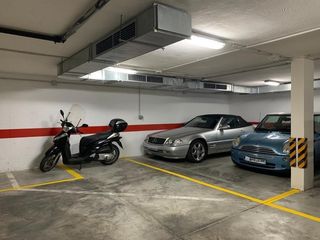Autoparkplatz in Los Remedios. Garaje de moto en sevilla