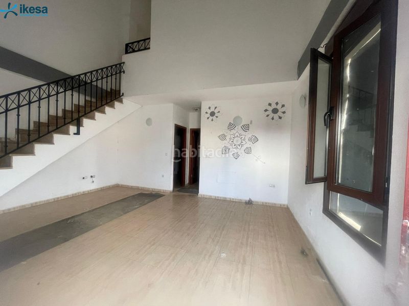 Foto f9e12524-f32e-476a-95de-3365161a6717. Casa adossada a Lepe