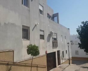 Pis a Bornos. Piso de 3 habitaciones con 2 baños, garaje y trastero.