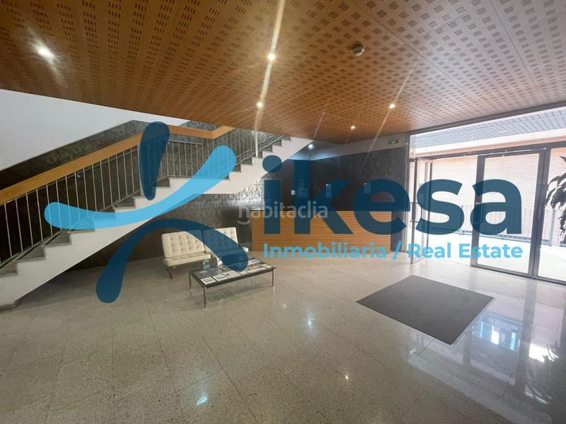 Foto 7e2ad8e4-4b55-4f16-b4d5-0ae7163d37b2. Bureau avec chauffage dans Centro Tomares