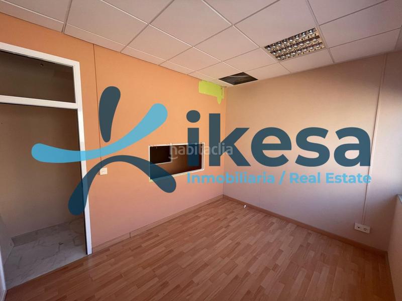 Foto b873e7c4-6ed8-4d1b-9d79-fc1fcb96121a. Bureau avec chauffage dans Centro Tomares