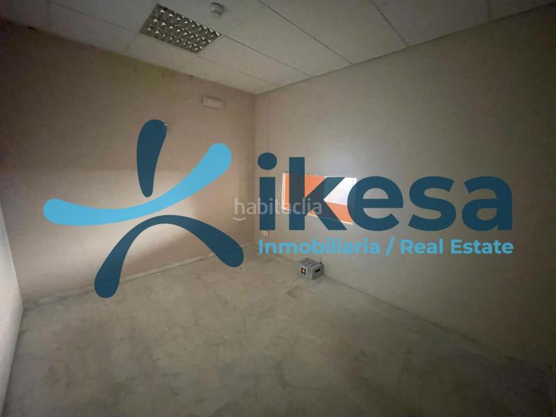 Foto e347b4f1-e375-4887-9c36-2bbf885ad886. Bureau avec chauffage dans Centro Tomares