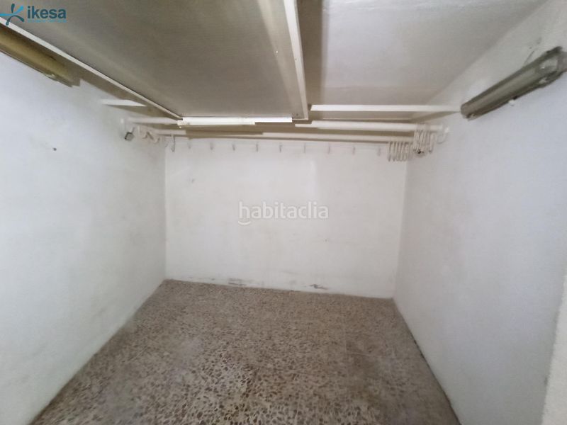 Foto b9f42e6c-9ab2-46f3-87c3-1e9df1263602. Local comercial a Andújar