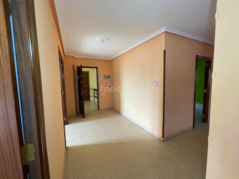 Foto fde74b05-aec7-446f-afa7-eceb9aa8d9f3. Pis amb aparcament a Alcaudete