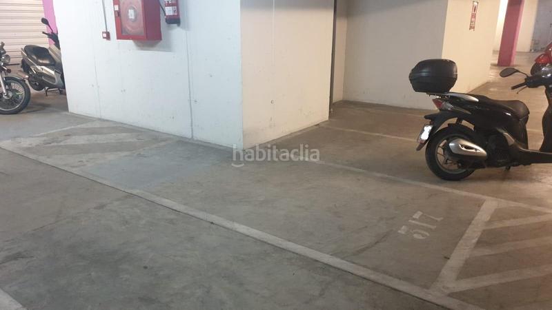 Foto af878abf-611c-42d8-ab68-fdb866f87e86. Parking coche en Los Remedios Sevilla