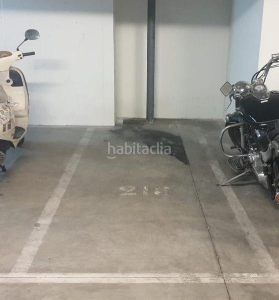 Foto cfb46035-8fcc-4715-903c-60b6eb04c4a9. Parking coche en Los Remedios Sevilla