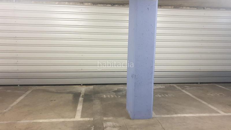 Foto e18108a2-9da3-43be-890e-3caf7f6bf13b. Parking coche en Los Remedios Sevilla