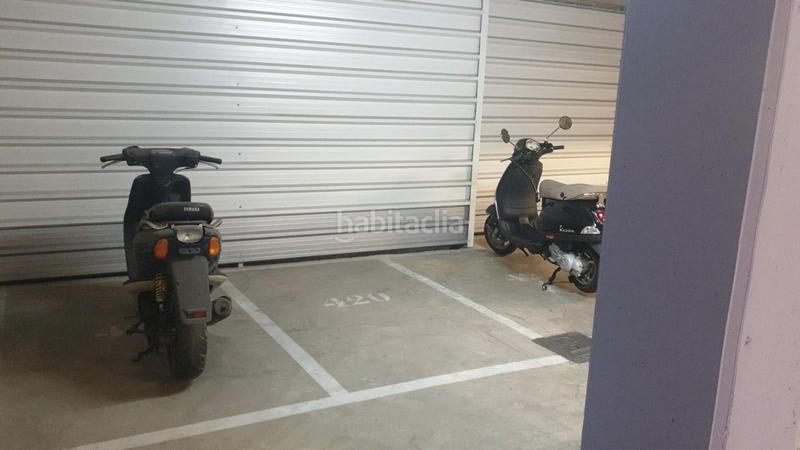 Foto fbcfd7f1-48ca-4bb9-bcd2-7ae69c63b90b. Parking coche en Los Remedios Sevilla