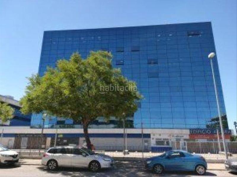 Foto 912886c3-f40c-484e-ab1b-53846db23615. Aparcament cotxe a Palmete Sevilla