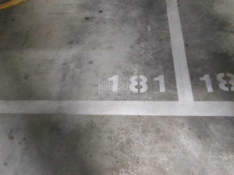 Foto df747485-09c8-4690-85c1-f9a638af04d0. Parking coche en Palmete Sevilla